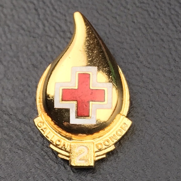 Blood Donor 2 Gallon Pin Vintage Gold Tone Enamel Red Cross Award Brooch - Picture 1 of 9